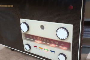 TOSHIBAの古いラジオがかわいい