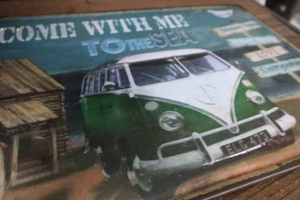 海をテーマにしたレトロなサインプレート