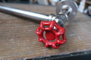 壁付けのかっこいいアイアン調トイレットペーパーホルダー