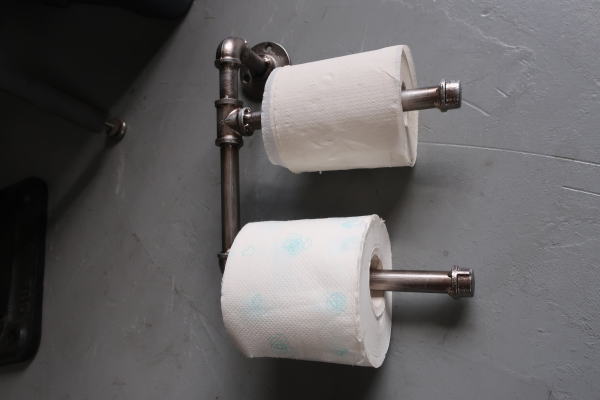 2段タイプのインダストリアルトイレットペーパーホルダー