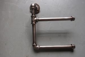 工業系インテリアに映えるダブルホルダー