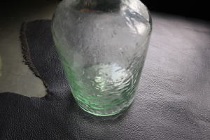 デザインガラスが癒しの一輪挿し