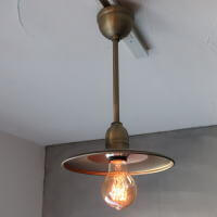 アンティークゴールドカラーが雰囲気ある エジソン電球付きインダストリアル照明