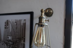 エジソン電球がおしゃれな壁付けライト