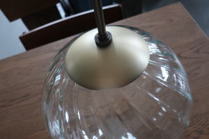 透明感のあるデザインボール型ガラス照明  