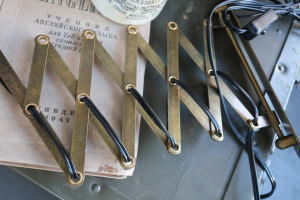 ディスプレイに使いたいオシャレアームライト