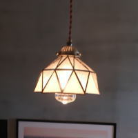 シンプルおしゃれなステンドグラスライト