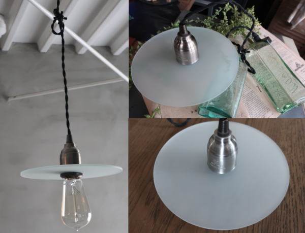 天井をやさしく照らすすりガラスのペンダントライト