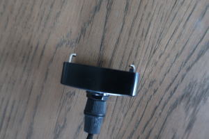 シルバー接続部とブラックコードの組み合わせが上品な印象