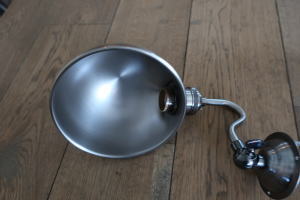 無骨でかっこいいメタル仕上げの壁ライト,インダストリアルな空間演出に最適