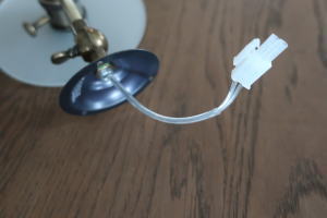 壁面をやさしく照らすホワイトガラスシェード