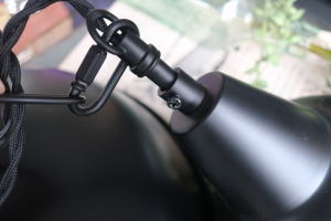 インテリアを引き締めるアイアン製ペンダントライト