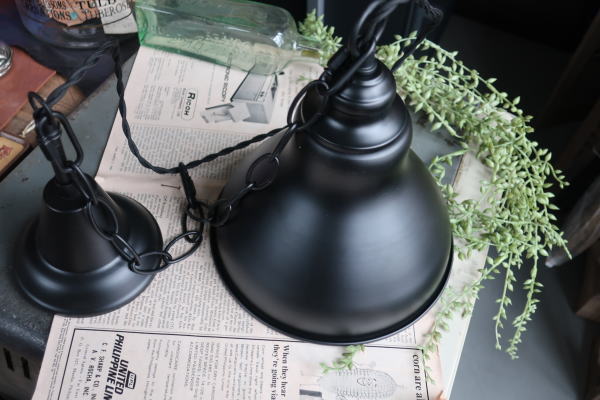 シンプルなブラックペンダントライト,小ぶりシェード照明