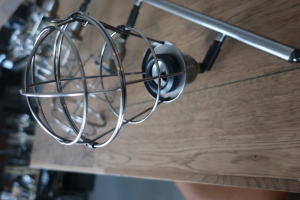 裸電球スタイルを楽しめる4灯ガード付き天井照明