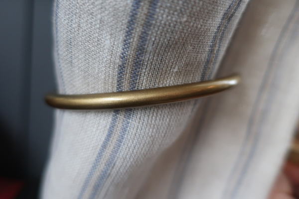 カーテンホルダー po181 華奢なアイアンカーテンフック