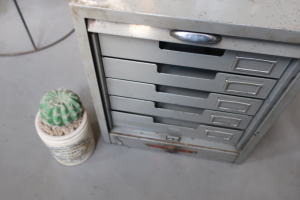 昭和レトロなスチール棚の販売