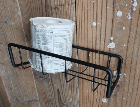 アイアン製の シンプルでおしゃれな壁面取付可能なペーパータオルオルダー