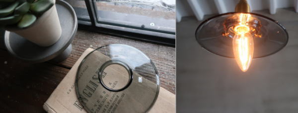 インダストリアルな空間でも馴染むガラスペンダントライト