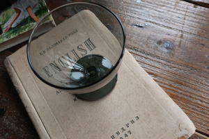 グレイガラスが大人かわいいキッチンデッシュ